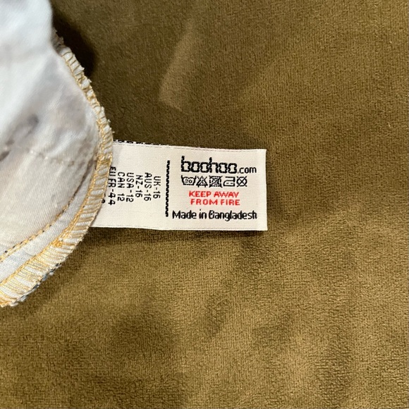 NWT! Boohoo midrise distressed boyfriend jeans! - Picture 7 of 8